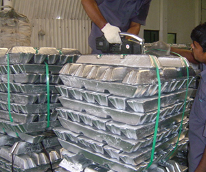 Aluminum Ingot Stacking And Stripping By Manual